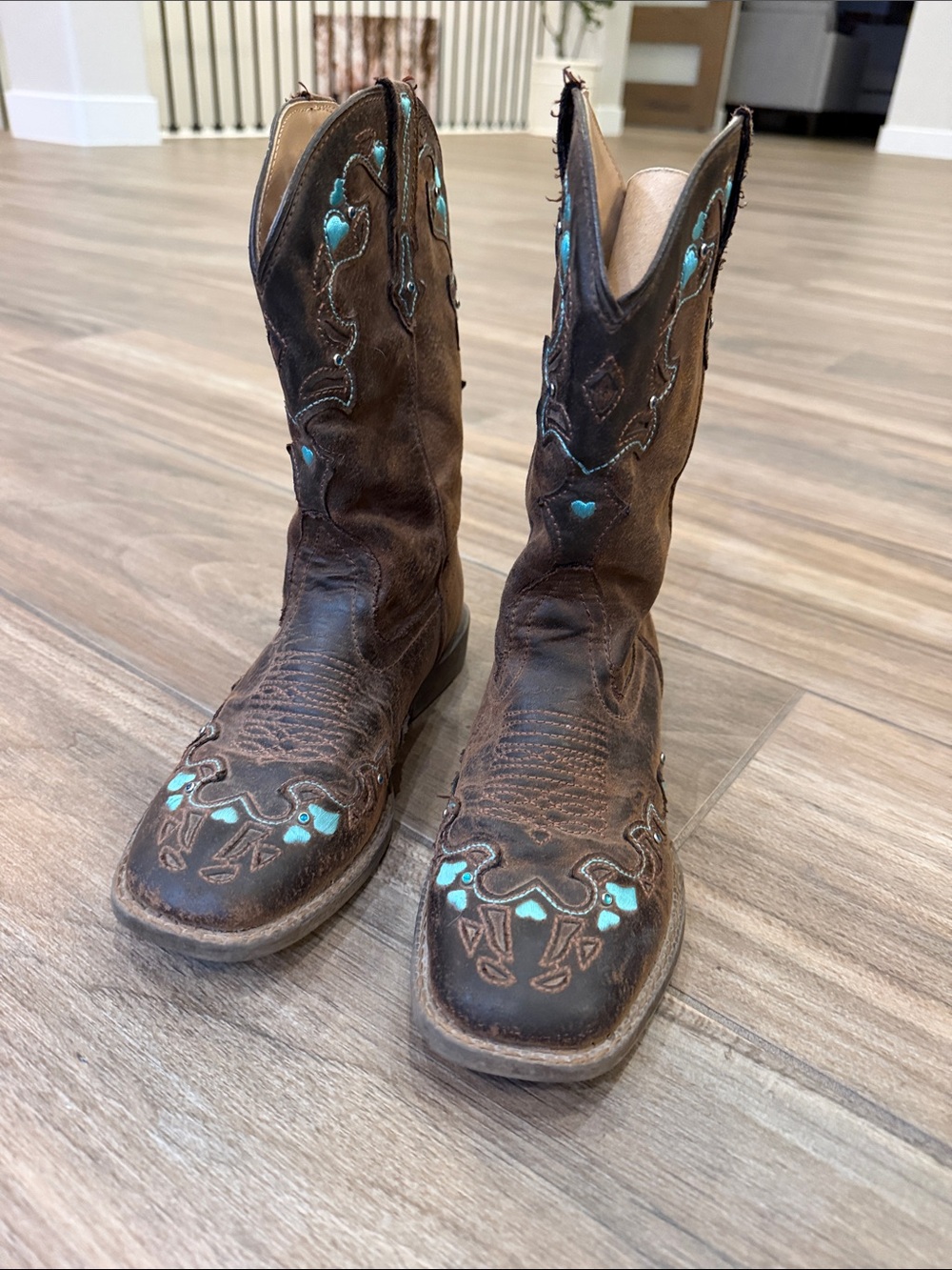 Roper Cowgirl Boots Brown Vintage with Turquoise Embroidery + Crystals. Sz 2